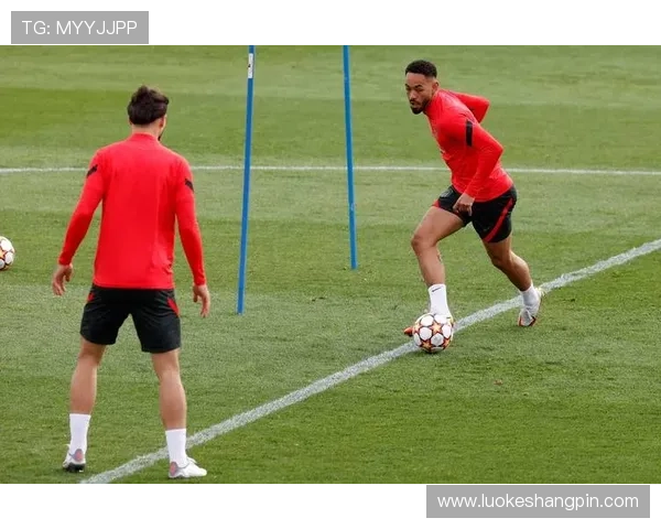 世体:德保罗进行单独训练;巴勃罗-巴里奥斯继续缺席 世体:德保罗进行单独训练;巴勃罗-巴里奥斯继续缺席